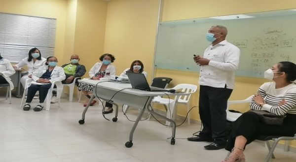El Comité de Farmacovigilancia del Darío Contreras recibe entrenamiento del Ministerio  Salud Pública