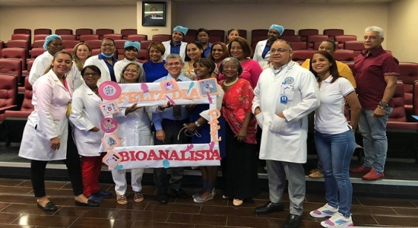 El Hospital Darío Contreras celebra con las Bioanalistas en su día