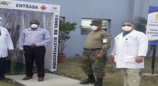 Ministerio de Defensa (MIDE), a través de la Dirección Nacional de las Escuelas Vocacionales de las Fuerzas Armadas y la Policía Nacional (DIGEV), instaló una cabina o túnel de desinfección del Coronavirus COVID-19 en el Hospital Dr. Darío Contreras