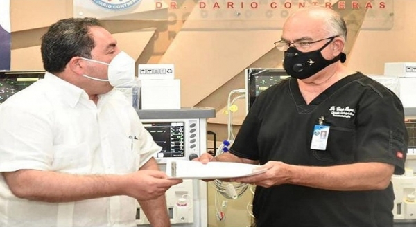 Director Ejecutivo del SNS Dr. Mario Lama entregó nuevos equipos al hospital Darío Contreras