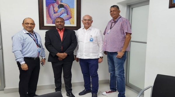 El doctor César Roque realiza visita de cortesía al director del Hospital San Lorenzo de los Mina