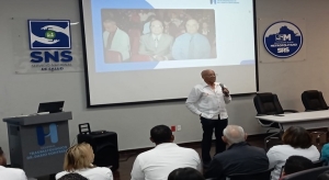 El Dr. Tito Suero, realiz&oacute; un recorrido narrativo de la historia del Dario Contreras durante la entrega de guardia m&eacute;dica.