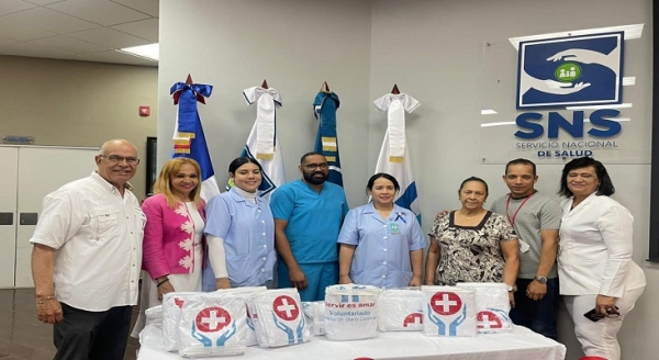 El Voluntariado del Hospital Darío Contreras realizó donación de sábanas   Salas de Internamiento