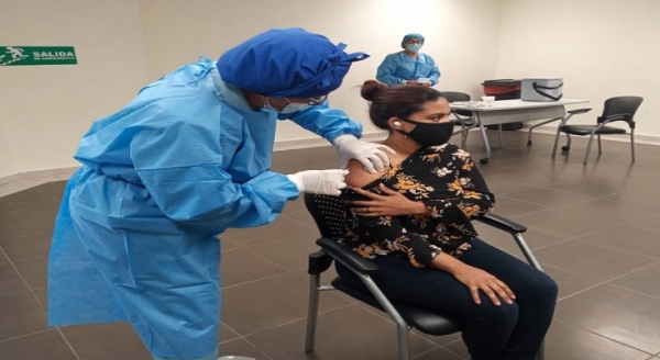 Hospital Dr. Darío Contreras Inició hoy proceso de Vacunación por la Covid-19