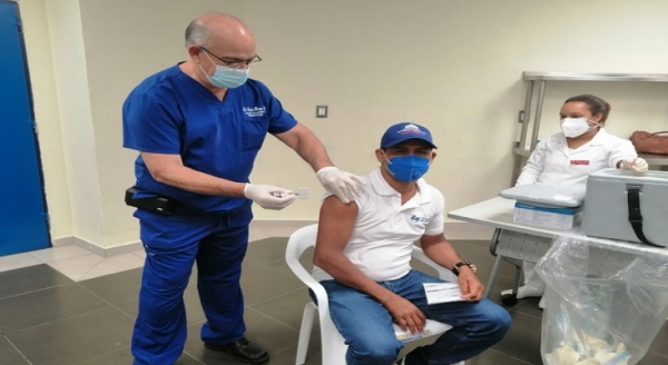 El Hospital Dr. Darío Contreras Reinicia Vacunación Segunda Dosis Personal Médico y Administrativo
