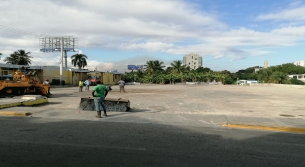 Pedimos disculpas a nuestros usuarios por las labores de pavimentación que se está llevando a cabo en el parqueo principal del Darío Contreras.