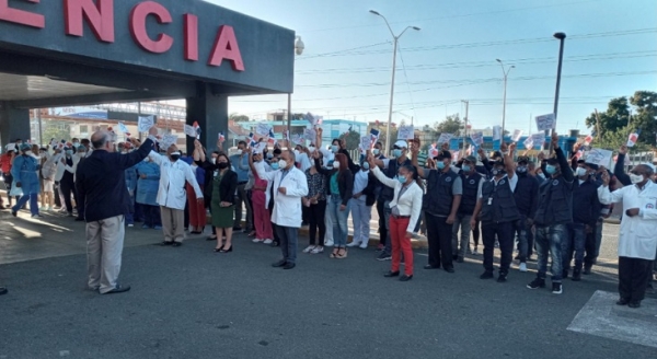Hospital Docente Traumatológico Dr. Darío Contreras realiza Acto a la Bandera