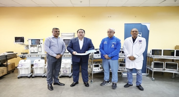 Director SNS entrega equipos al Hospital Traumatológico Darío Contreras