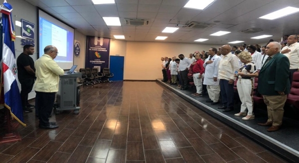 El Hospital Darío Contreras Reconoce al Dr. Tito Suero durante acto del 63 Aniversario del centro hospitalario