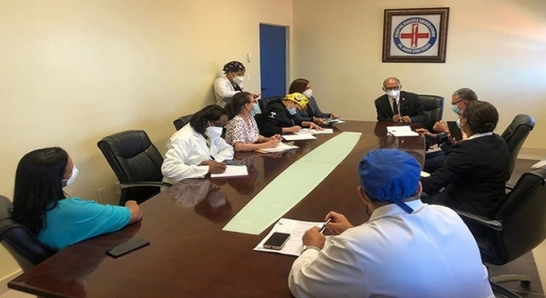 Encargado General de Residencias Médicas realiza visita al Hospital Darío Contreras