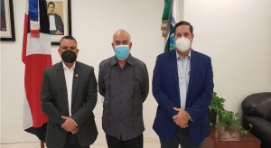 El Dr. C&eacute;sar Roque director del Dar&iacute;o Contreras fue recibido por los directores del Hospital Dr. Ney Arias Lora