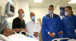 Ministro de Interior y Polic&iacute;a  visita agente herido ingresado en el Dar&iacute;o Contreras