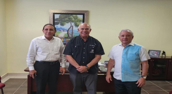 Senador Antonio Taveras y Dr. Cruz Jiminian realizaron visita de cortesía al Director del Darío Contreras